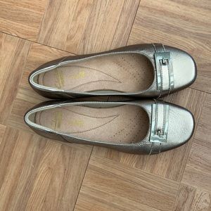 Clarks Soft Cushion Gold Flats Blanche West Slip On Women's 7